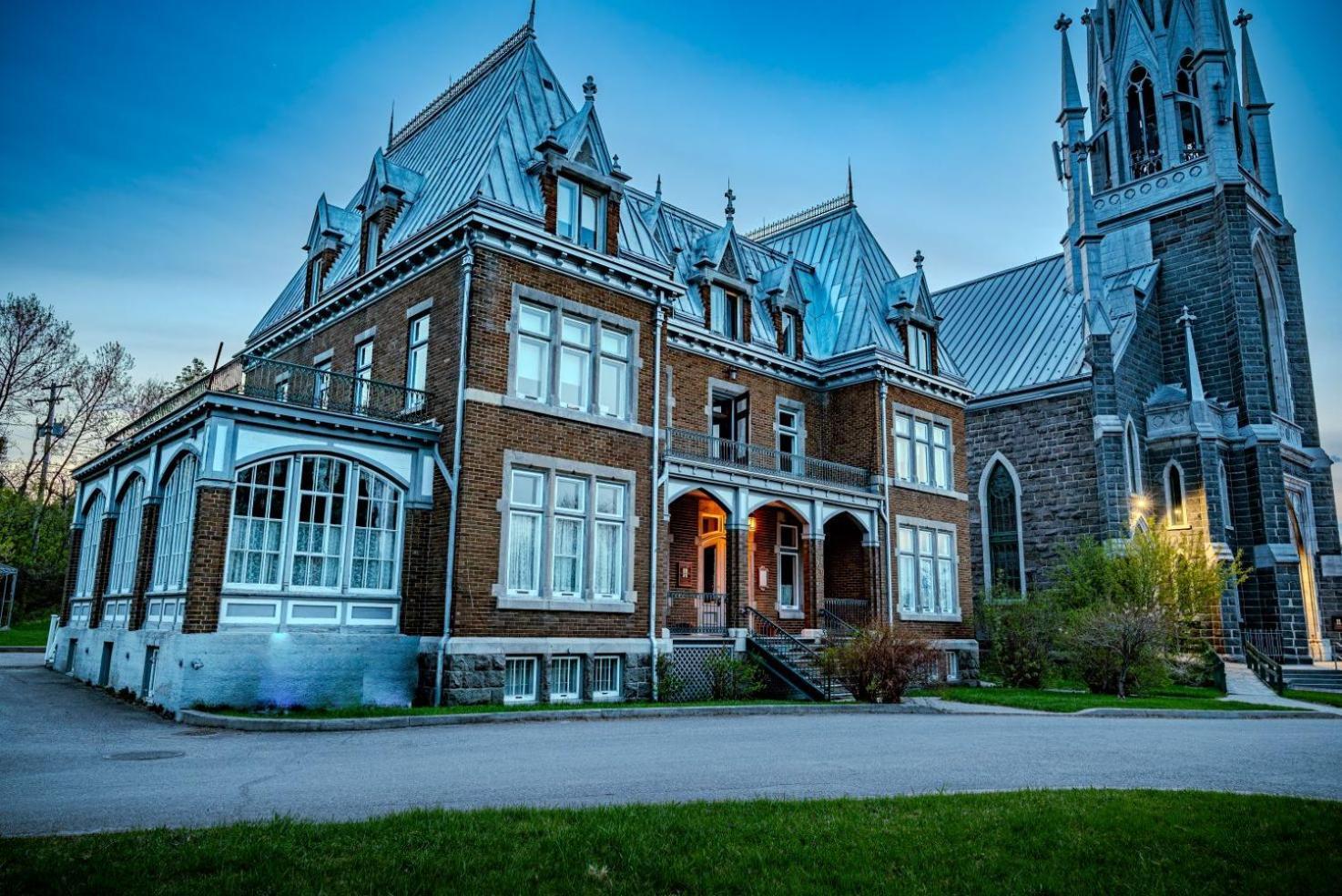 Hotel Chateau Cran Chaud Chicoutimi 外观 照片